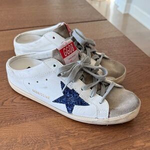 Super-Star Sabot with a blue glitter star and suede tongue